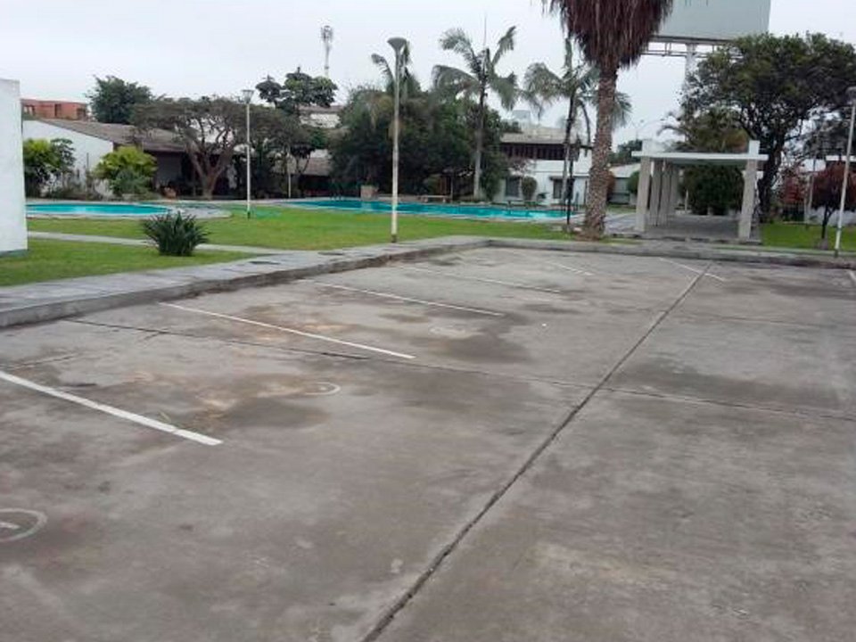LA ENCALADA-001 AV. ENCALADA – SURCO